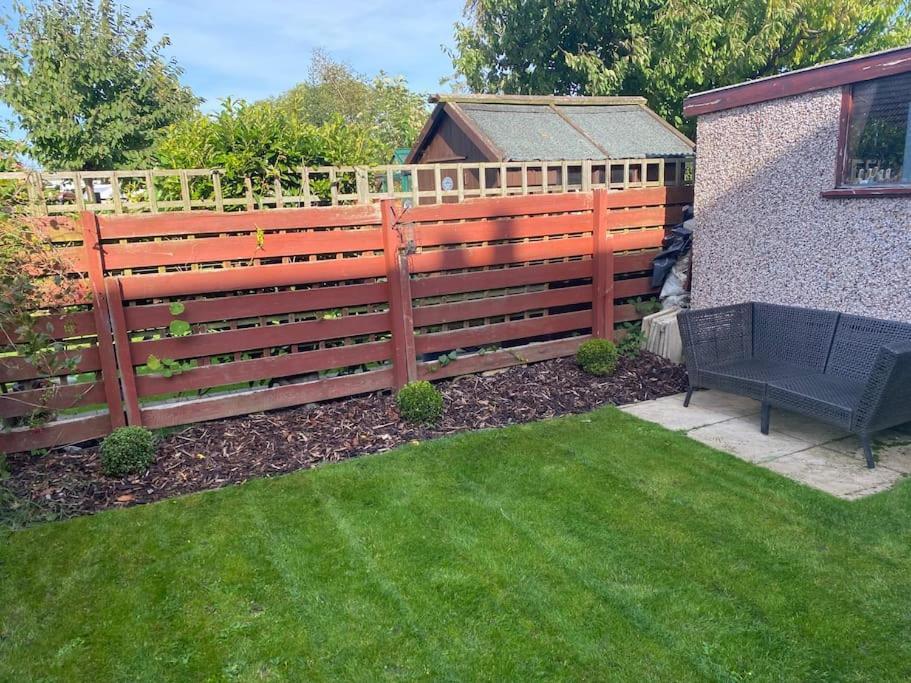 Lovely Semi-Beach 2X Pubs -5 Min Walk-Pets Welcome-Parking-Garden Scalby  Exterior foto